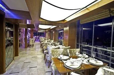 Royce Hotel Istanbul 3*,