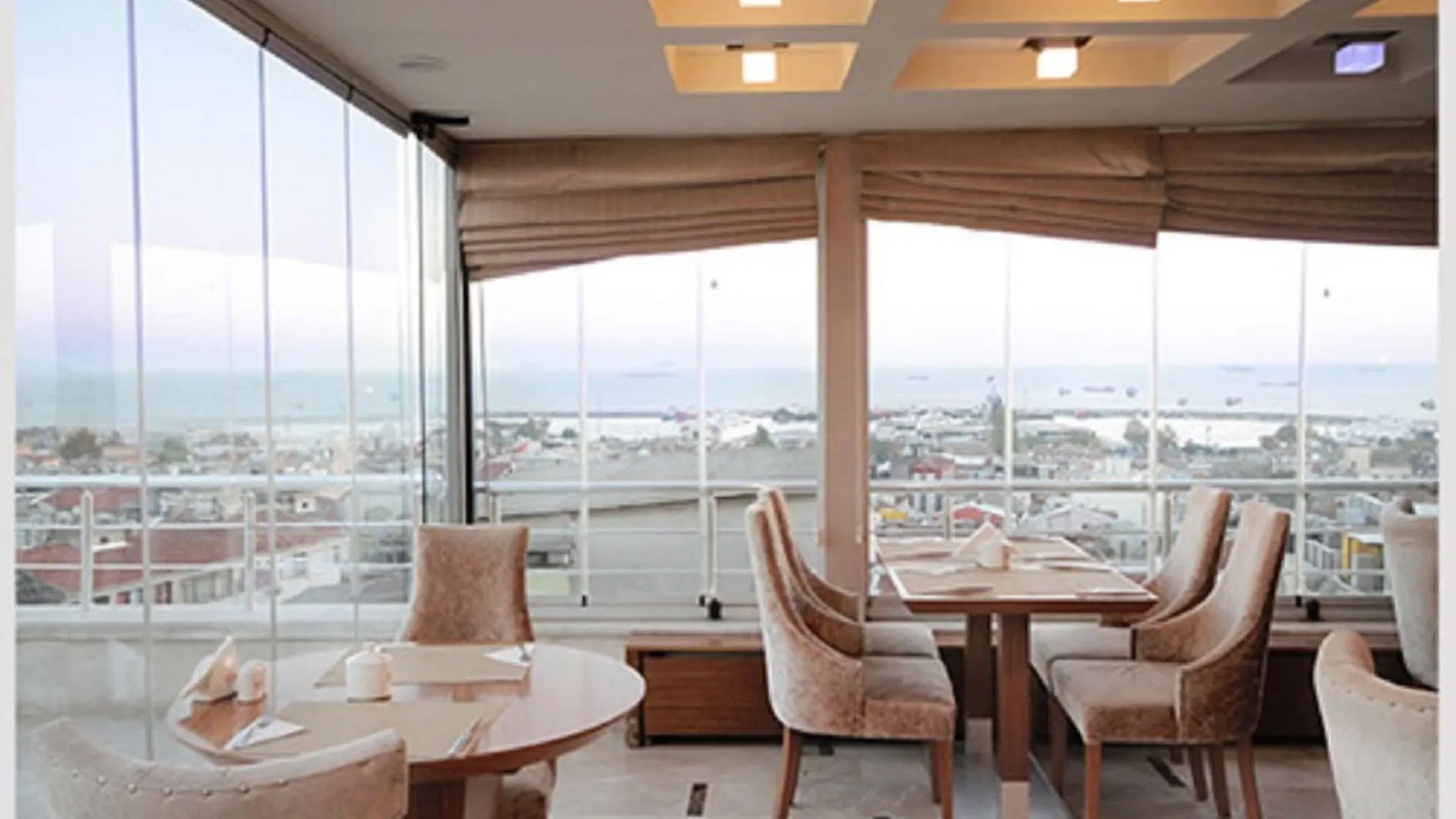 Royce Hotel Istanbul 3*,